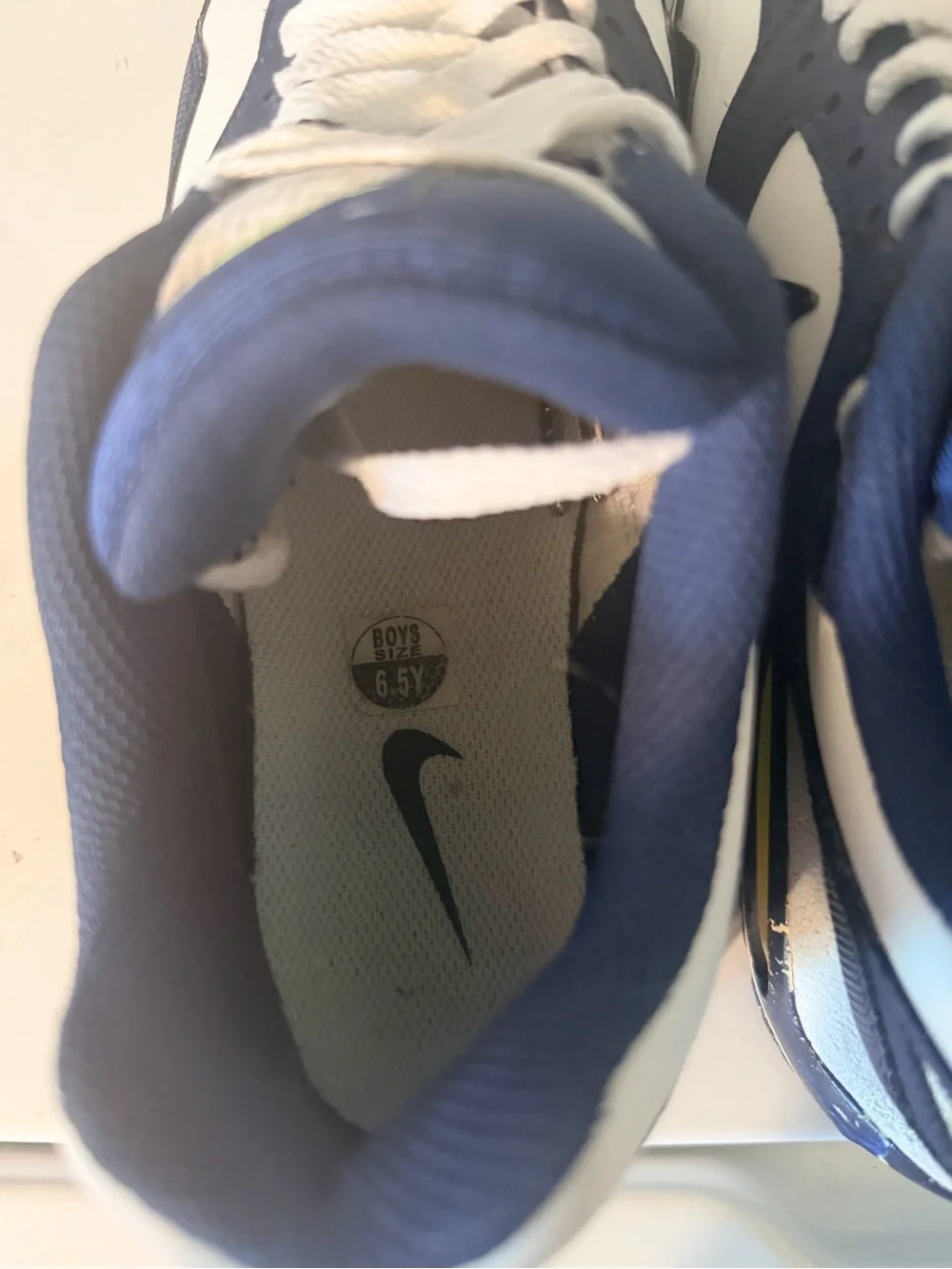 Nike Air Max Navigate Youth 6.5Y Navy White Volt Running Sneakers Athletic Shoes